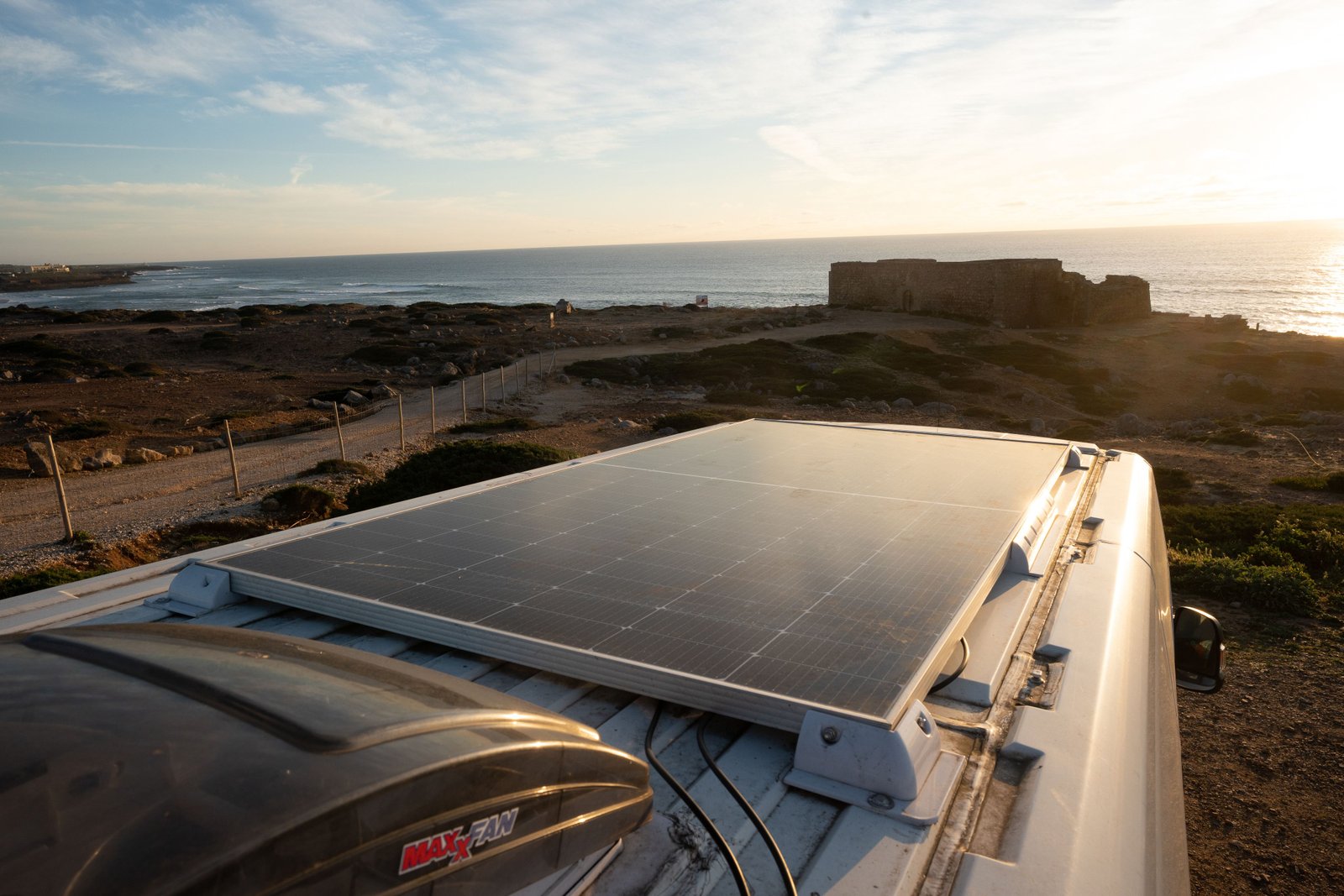 Zonnewijzer campervan 550W solar panels on roof