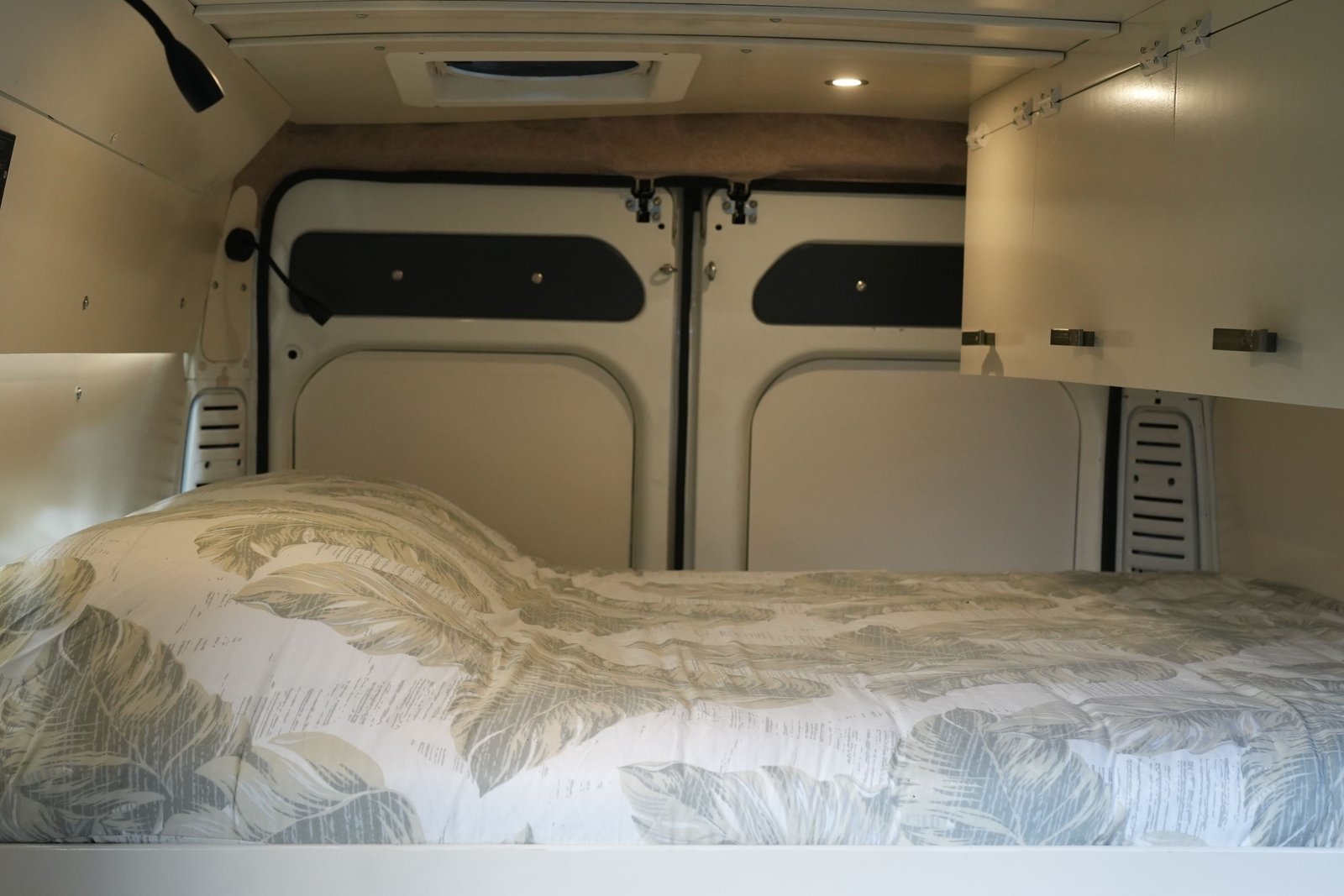 Zonnewijzer campervan interior overview