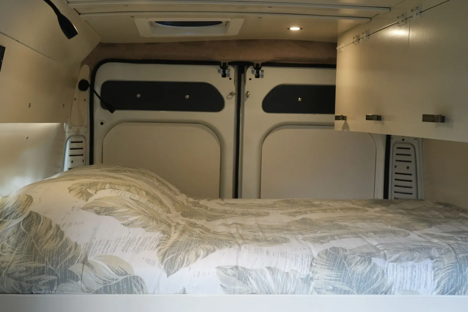 Zonnewijzer campervan interior overview