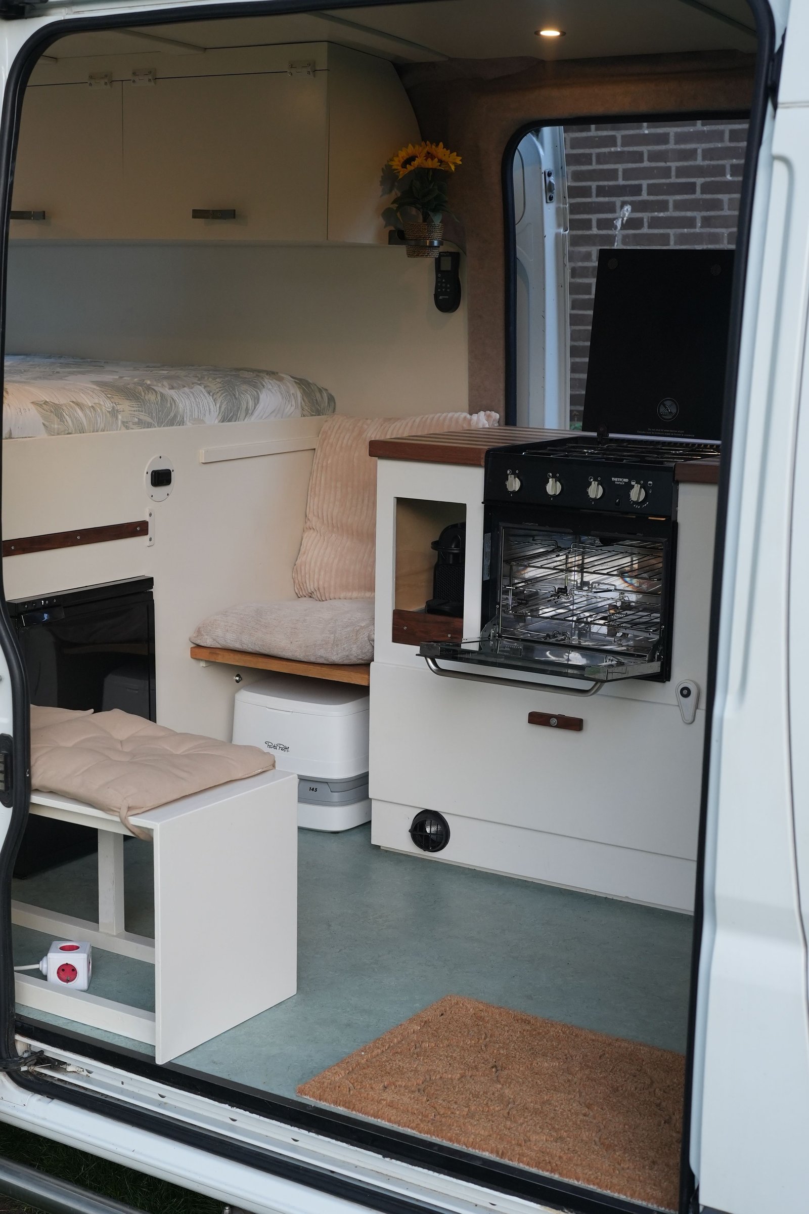 Zonnewijzer campervan detail