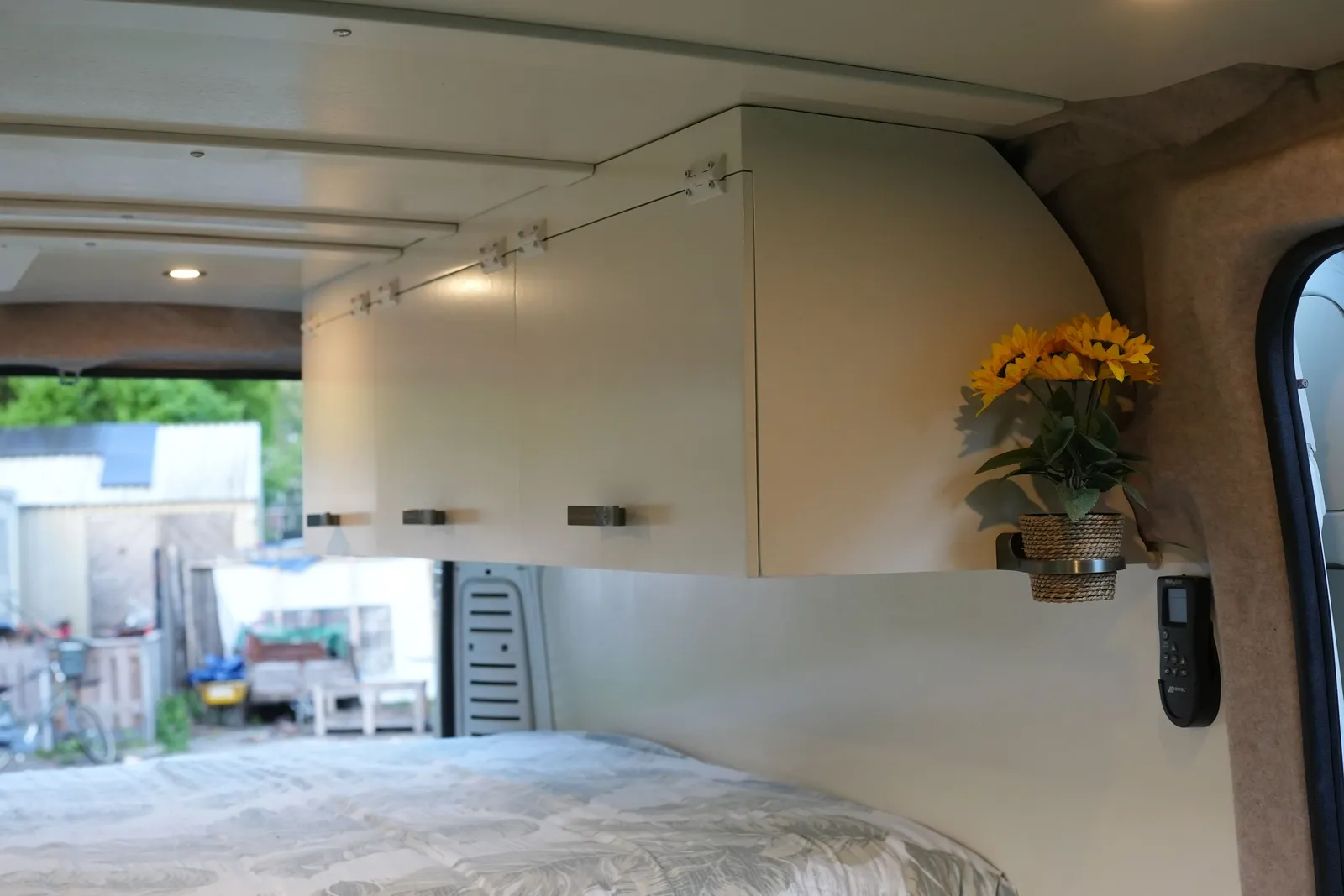 Zonnewijzer campervan exterior