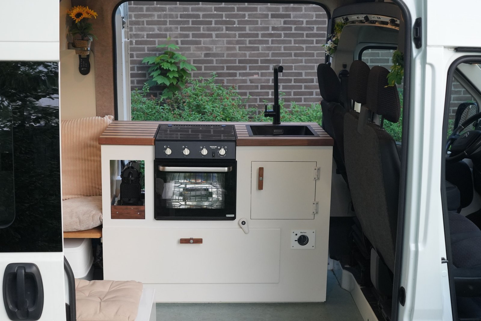 Zonnewijzer campervan detail