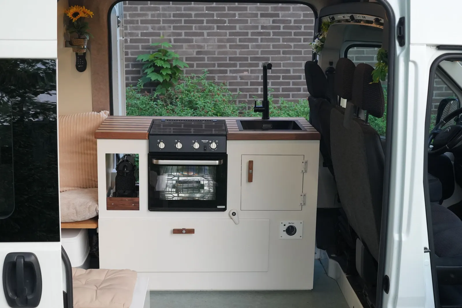 Zonnewijzer campervan detail