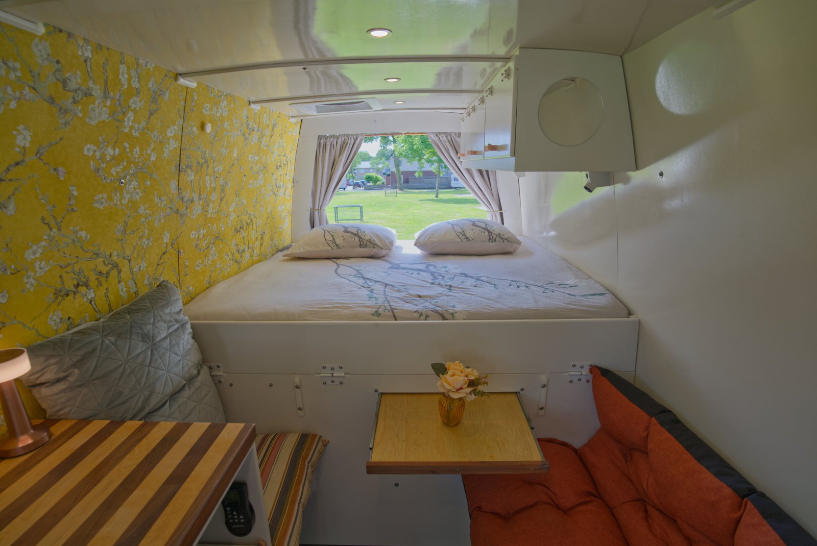Albatros VW Crafter off-grid campervan detail